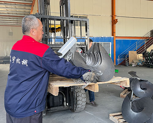 絞龍螺旋葉片在螺旋輸送機中為什么會漏料？